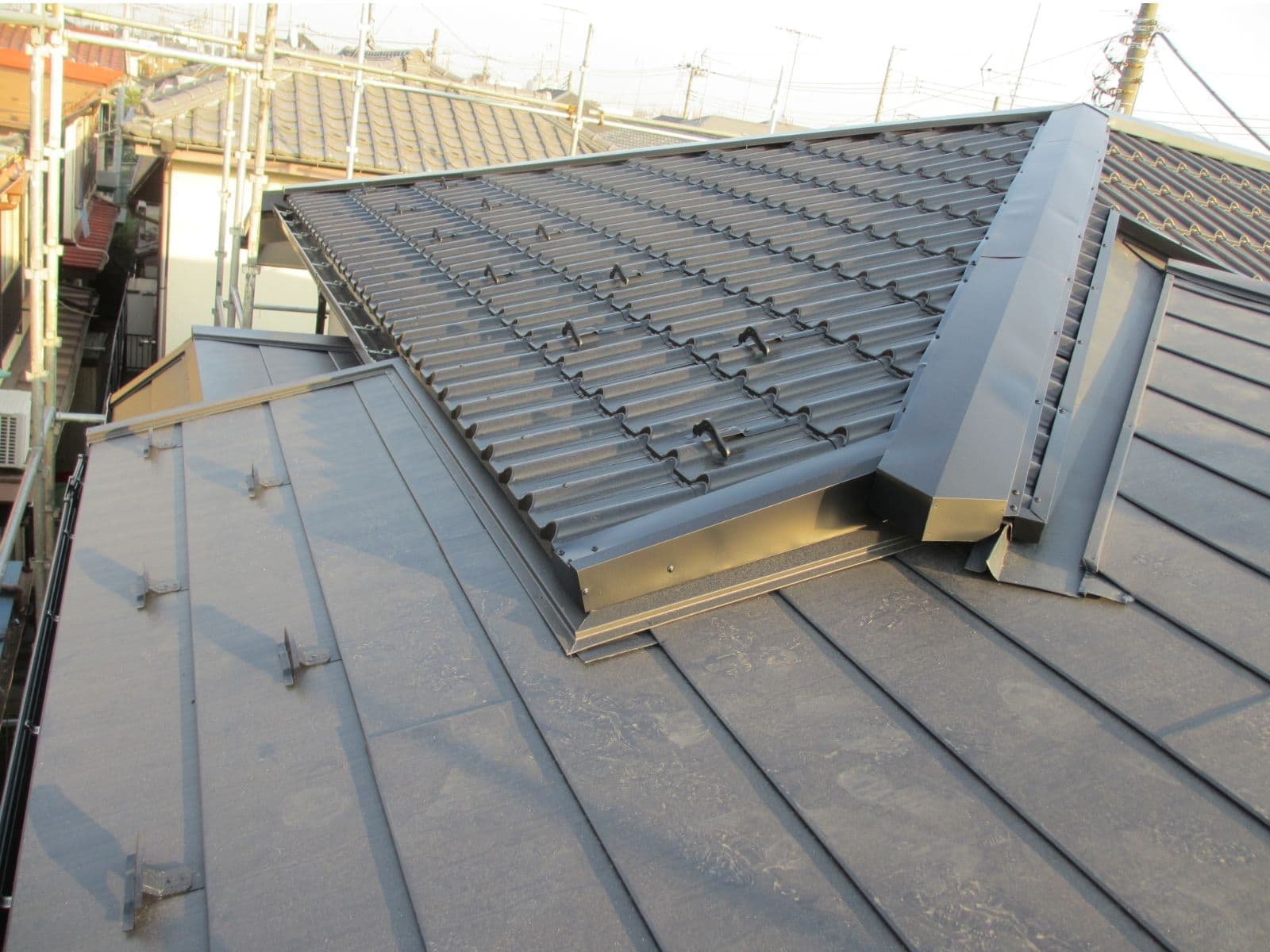越谷　屋根工事　葺き替え　ガルバリウム鋼板