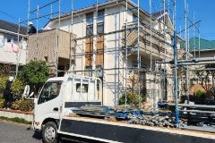 工事の着工 足場を架けている